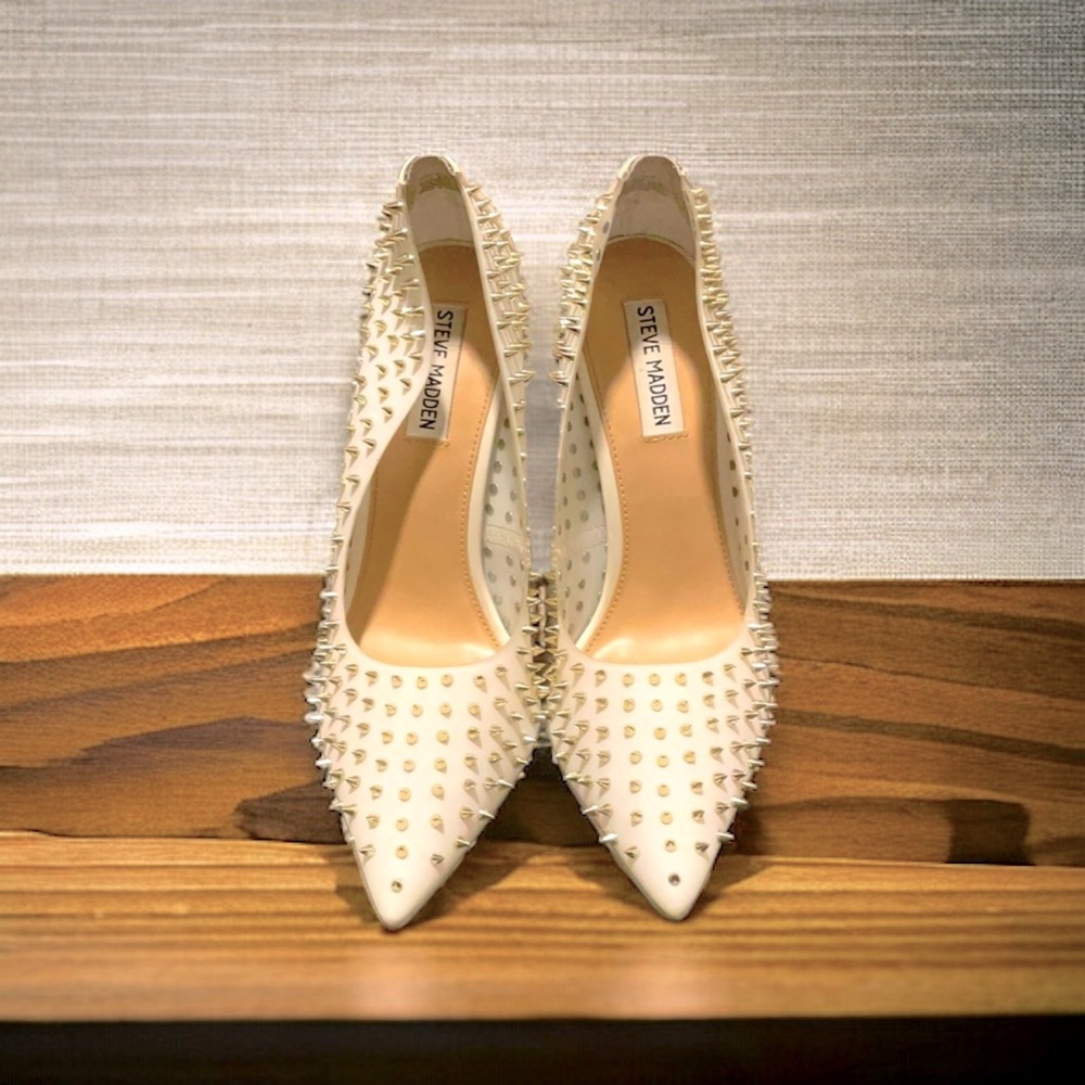 Steve Madden High Heel off white spike 8.5 Woman